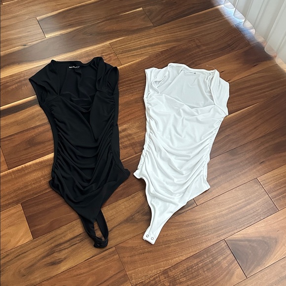 ABERCROMBIE AND FITCH AVA BLACK AND WHITE SEAMLESS BODYSUITS BOTH SIZE XS - Picture 2 of 14